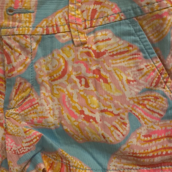 Lily Pulitzer Beachy Shorts! Size 00 - Picture 2 of 5